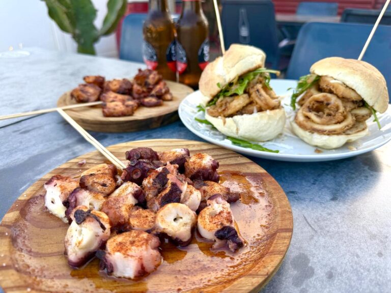 Pulpo Fresco + 2 Bocadillos de Calamares Frescos + 2 Bebidas