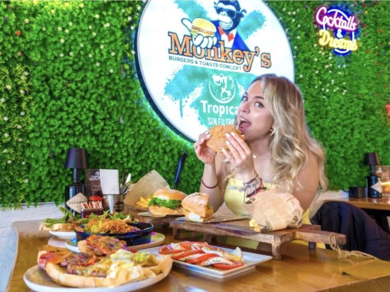 2 Hamburguesas o Tostas + Entrante + Postre + 2 Bebidas en Corralejo