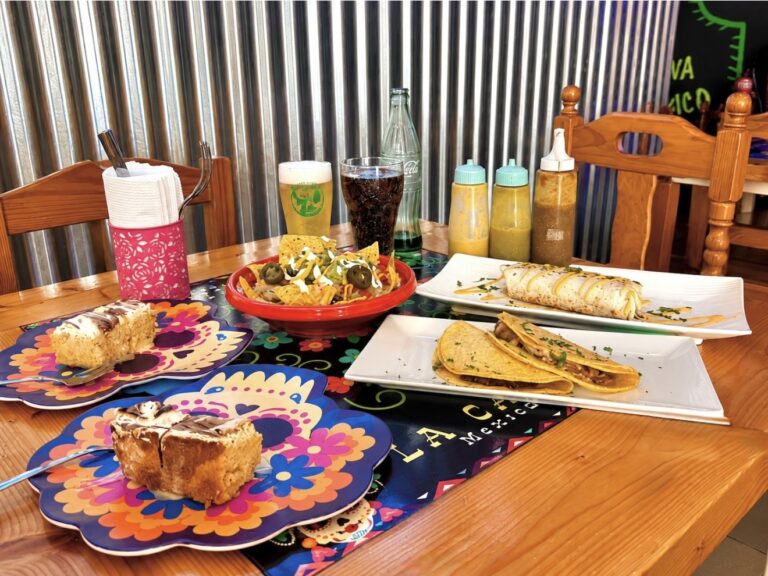 Comida Mexicana para 2 con Entrante + 2 Tacos o Burritos + 2 Bebidas + 2 Postres caseros
