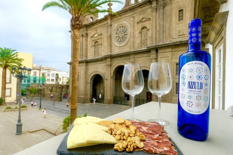 Estancia para 2 Adultos + Niños + Tabla de embutidos + Botella de vino en Gran Canaria