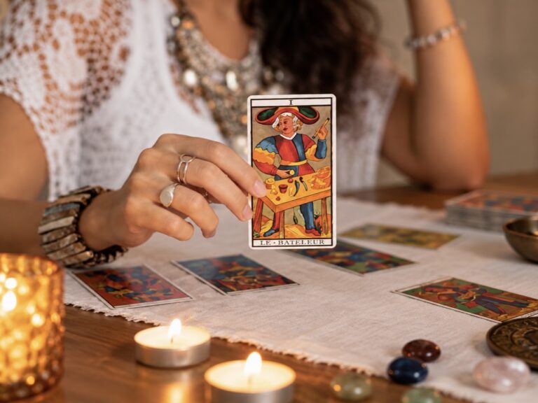 Lectura de Tarot Personalizada de 60 Min + Orientación Personal con La Voz del Tarot